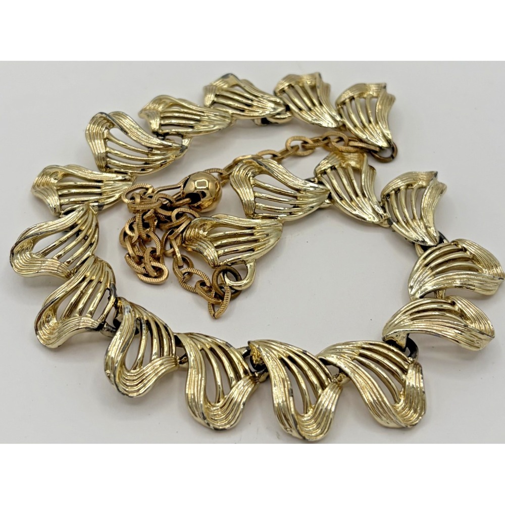 Vintage Ribbed Wave Gold Tone Articulated Collar Choker Necklace